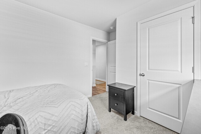 Building Photo - 214 Cleat Dr