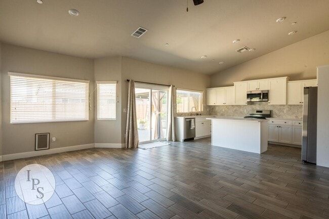 Building Photo - Clovis East Home, 2BR/2BA, Built 2019 in C...