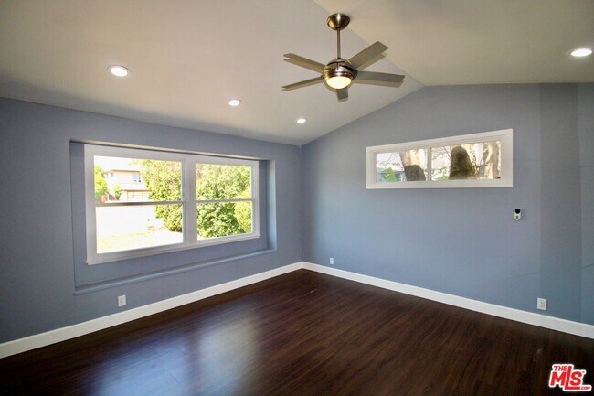 Building Photo - 7610 Kelvin Ave