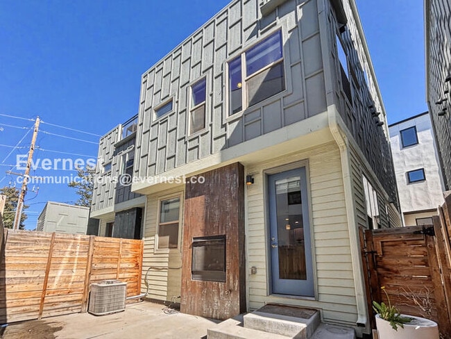 Building Photo - 1225 Perry St