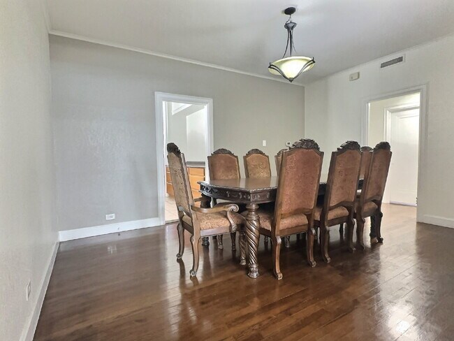 Building Photo - ***Special, Half Off First Months Rent wit...