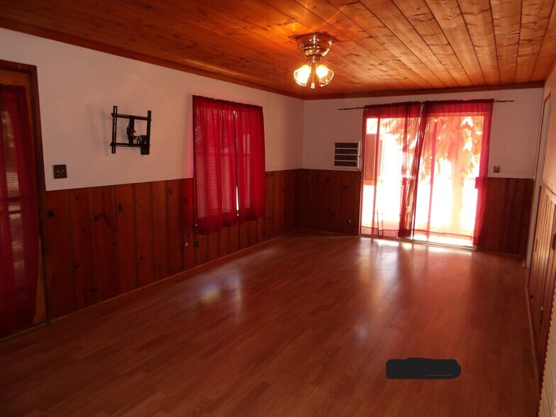 Building Photo - 18095 Brightman Ave