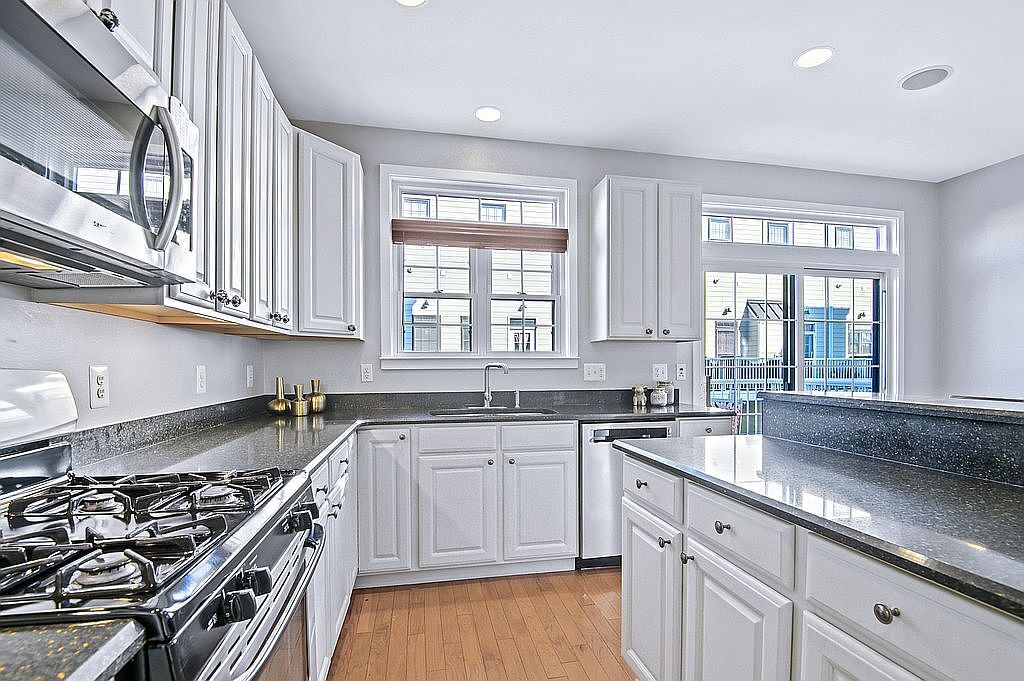 Building Photo - 2016 Fleet St