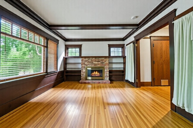 Building Photo - 21 Westall Ave