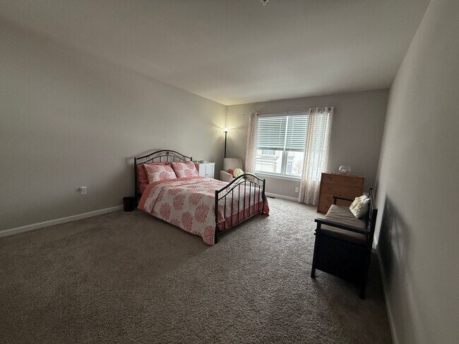 Building Photo - 3 bedroom 2.5 bathroom townhome for rent