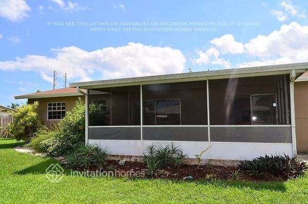 Building Photo - 1037 SW 28th Ave