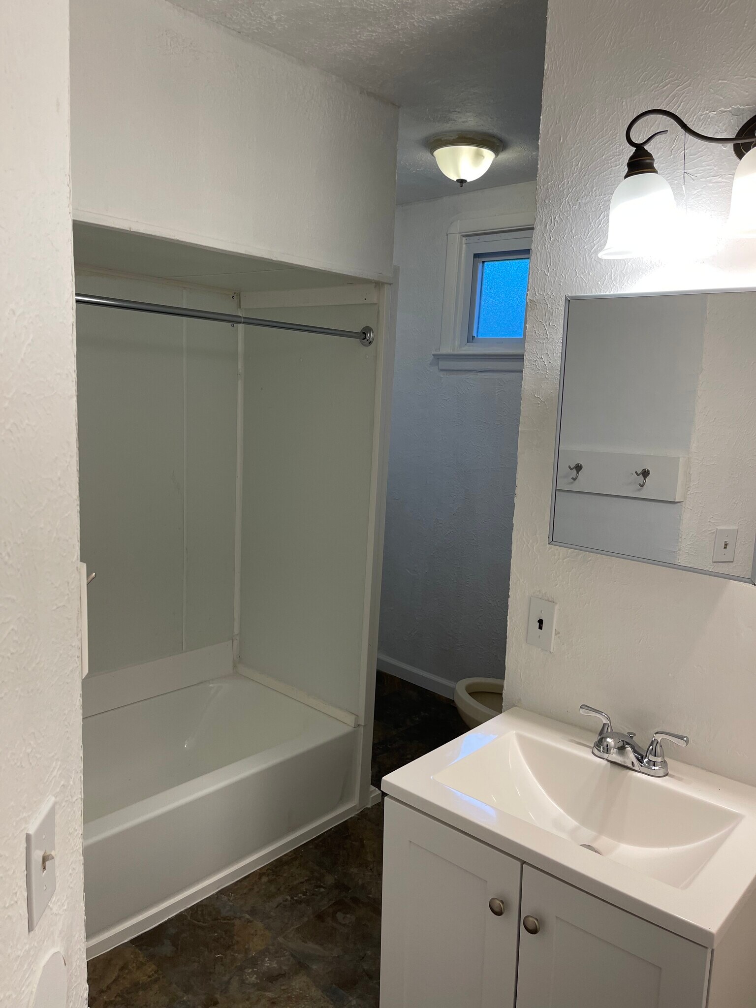 Building Photo - 3610 E 139th St