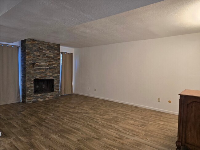 Building Photo - 11231 Briar Forest Dr