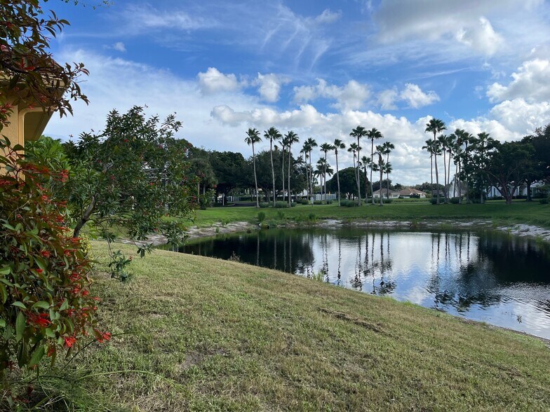 Building Photo - 207 Banyanwood Pt