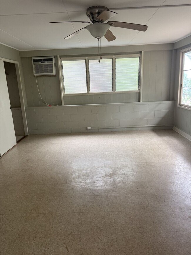 Building Photo - 2 bed 1 bath, 1 studio for $4,100.00/mo with beautiful view of Diamond Head. DONT MISS OUT!