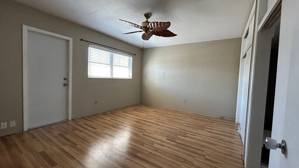 Building Photo - 3801 NE 22nd Ter