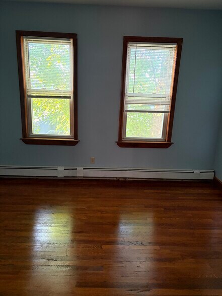 Building Photo - 187 Glenway St