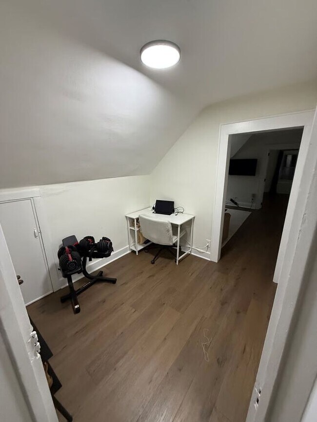 Building Photo - Fully Furnished 1BR + Office | Travel Nurse Ready | 30+ Day Stays Near Milwaukee