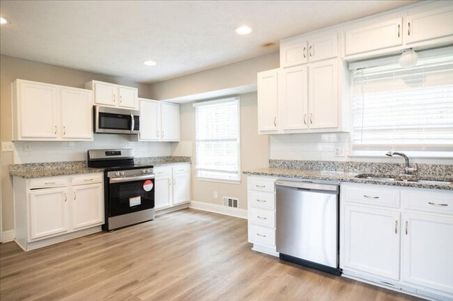 Building Photo - 3/2 Home in Cul-De-Sac w/ 2 Car Garage and Large Bonus Room