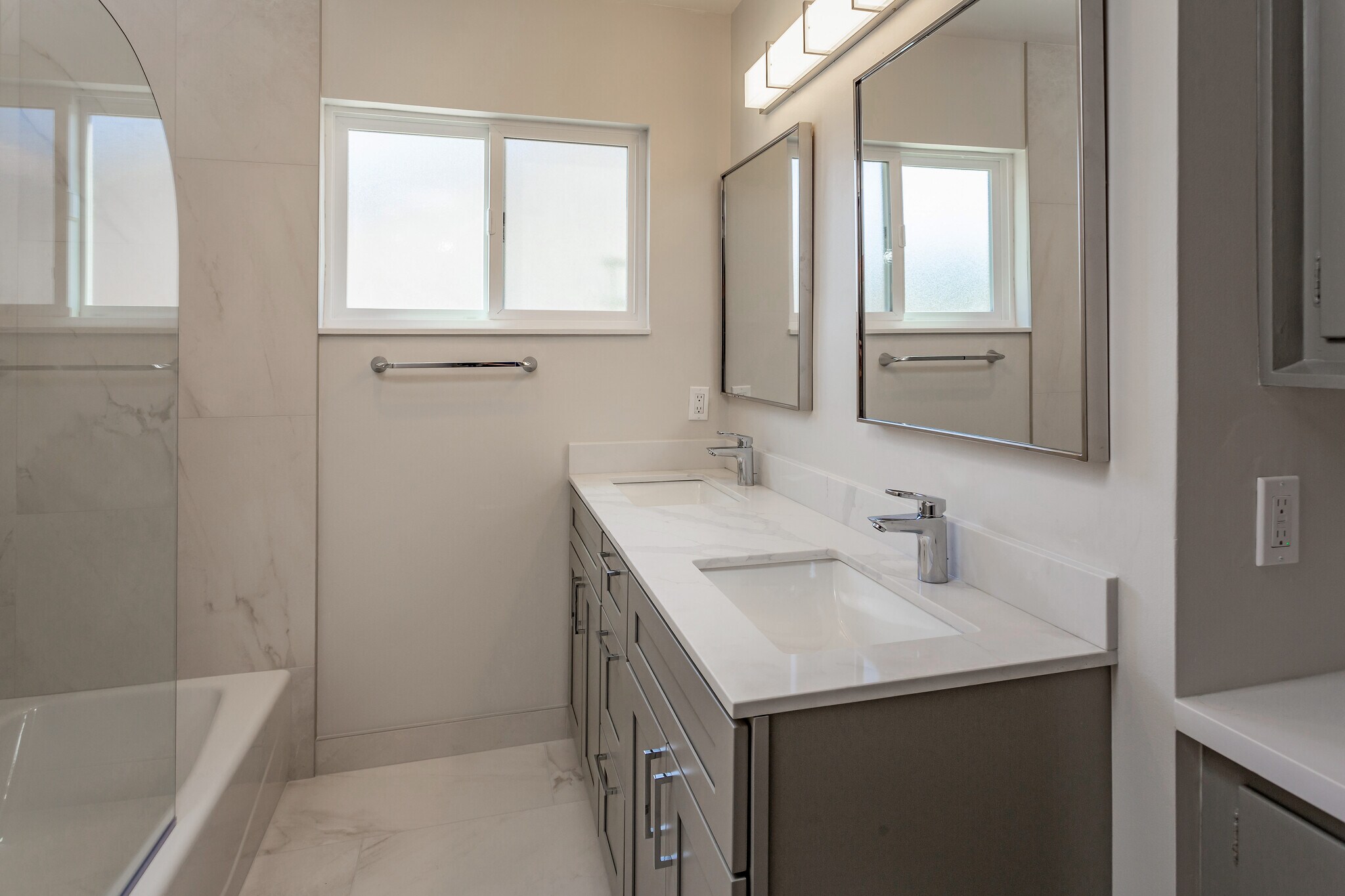 Bathroom 1 - 940 Sequoia Ave