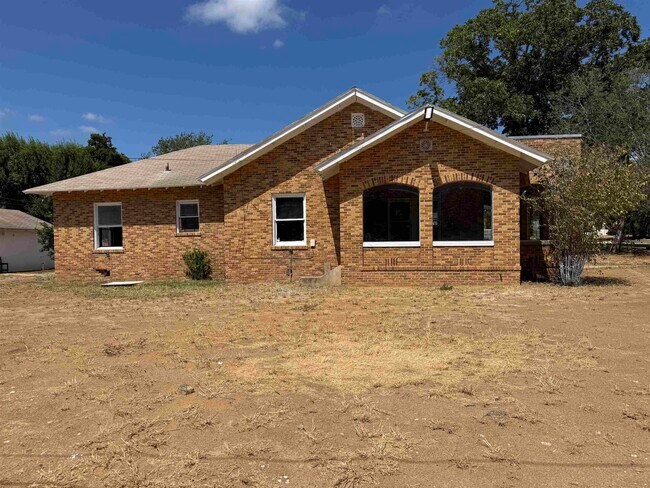 Building Photo - 1319 Mier St