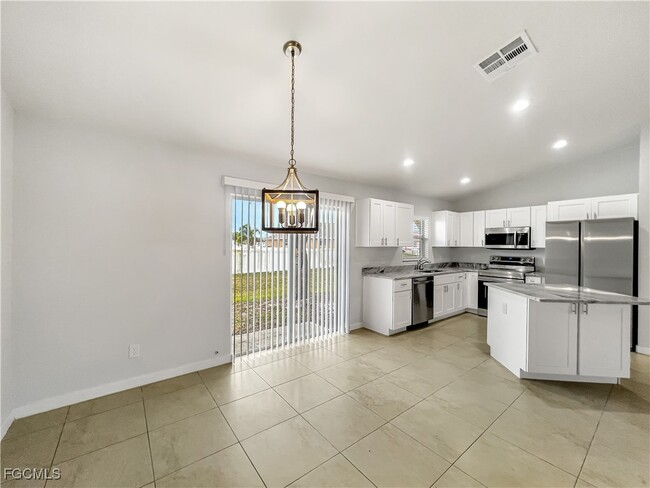 Building Photo - 210 Manatee St