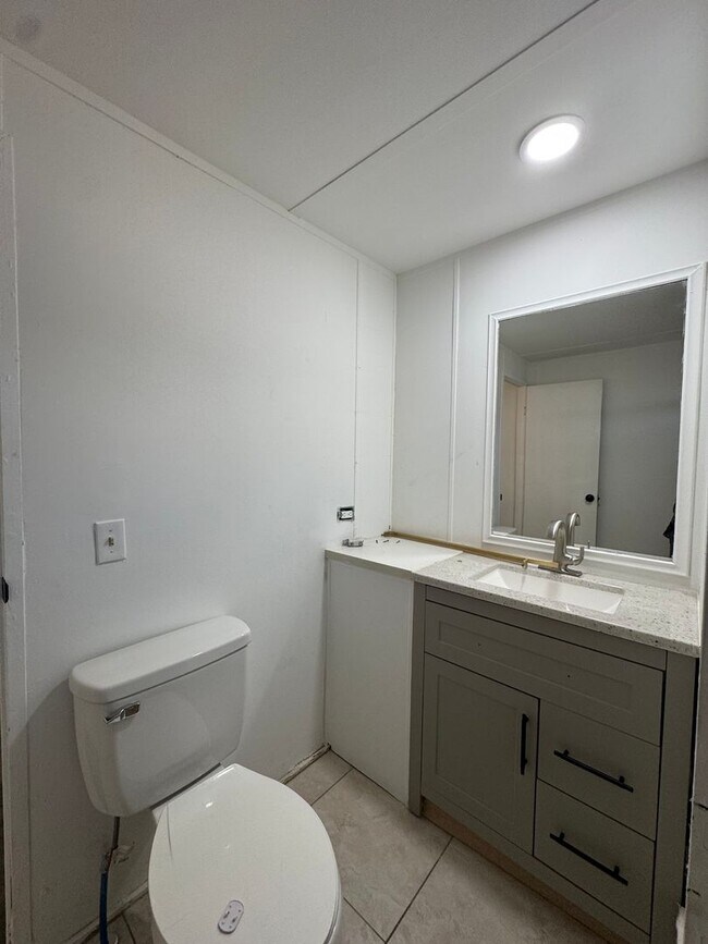 Building Photo - Charming  2 bedroom mobile