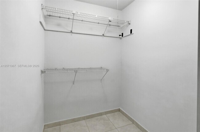 Building Photo - 5055 Collins Ave