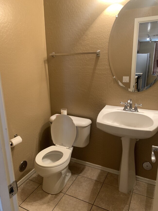 kitchen bathroom - 3250 W Greenway Rd