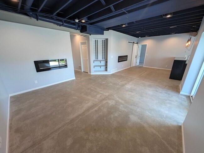 Building Photo - 5011 Clearwater Dr