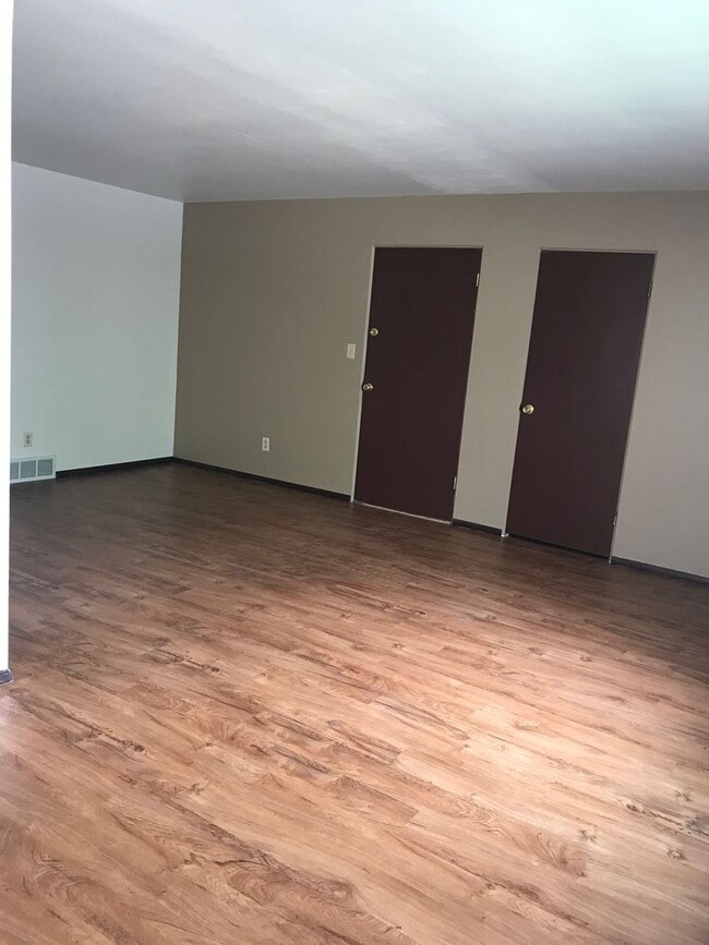 Building Photo - 742 Fairwood Dr