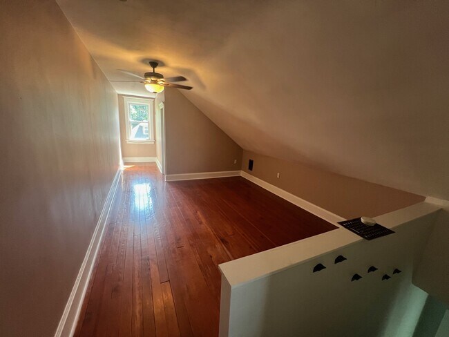 Building Photo - 908 Porter St