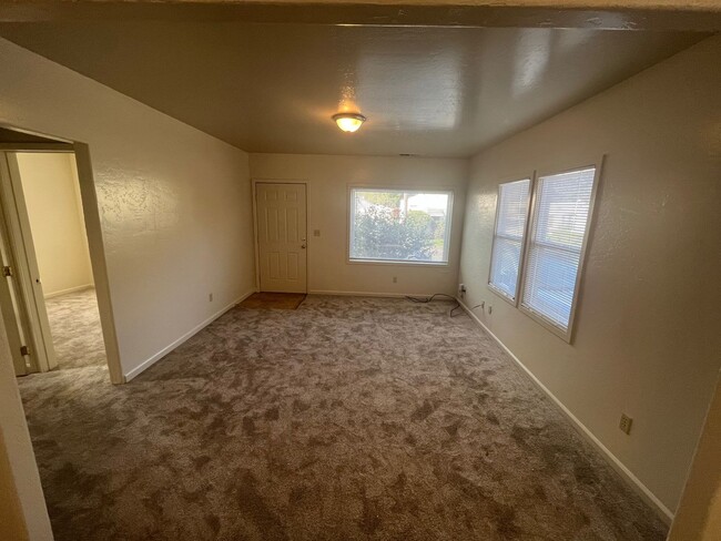 Building Photo - 2 Bedroom 1 Bathroom Single Family Home lo...