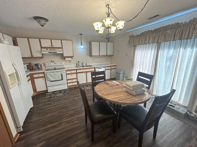 Building Photo - 1820 SW 6th St