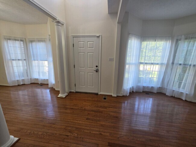 Building Photo - 558 Windsong Dr