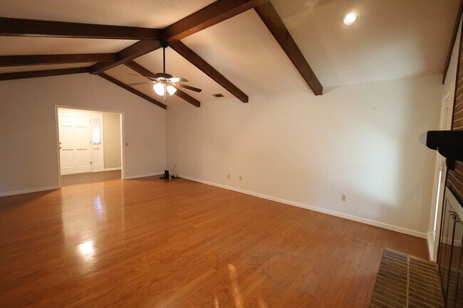 Building Photo - 313 Palomino Path