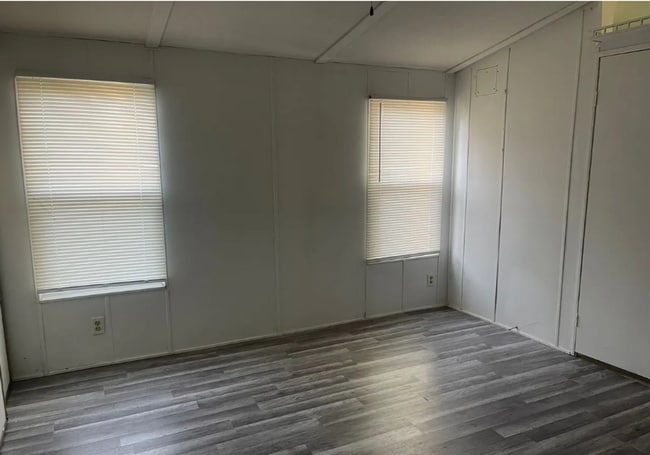 Building Photo - Modern 2 Bed 2 Bath Move-In Ready