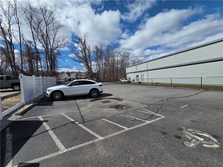 Building Photo - 230 County Rd