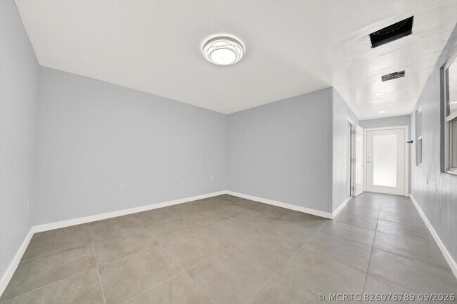 Building Photo - 1134 S Ridge St