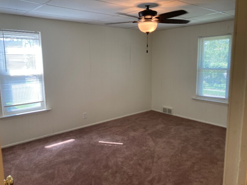 Building Photo - 623 Main St