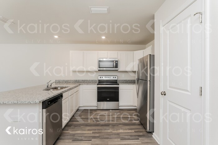 Building Photo - 832 Whispering Creek Ave