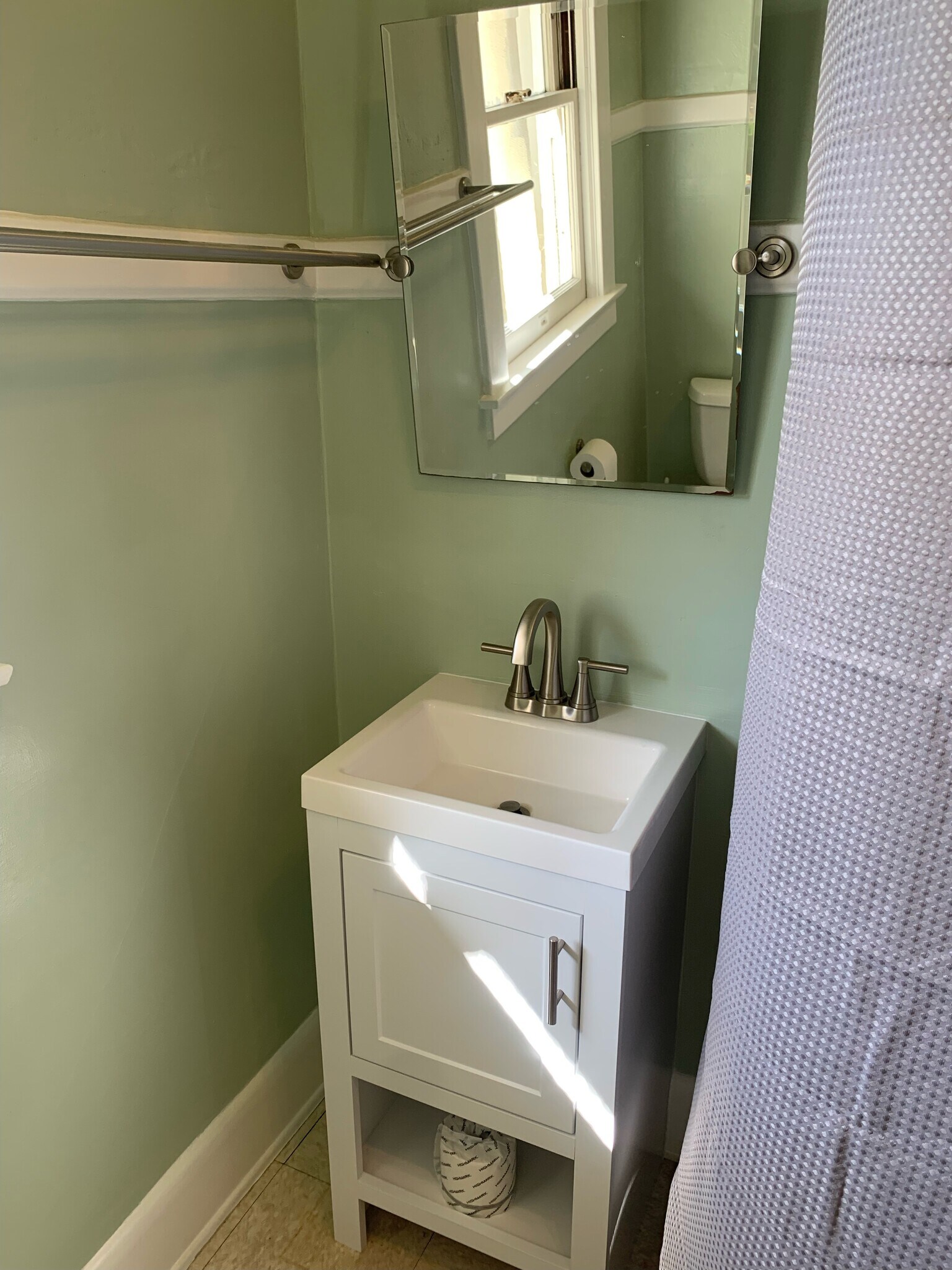 Bathroom - 1427 N Hudson Ave