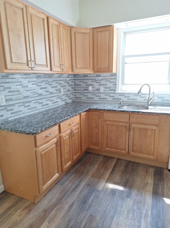 Building Photo - 589 Avenue A