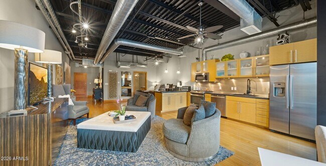 Building Photo - 4020 N Scottsdale Rd