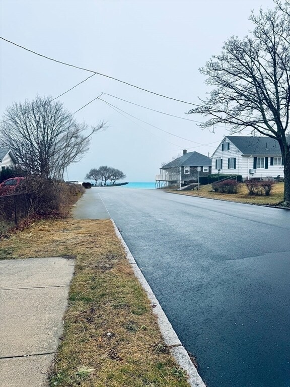 Building Photo - 15 Clara St