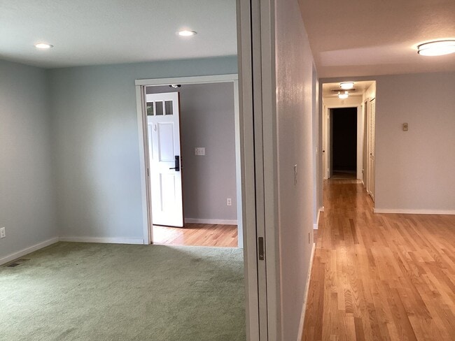 Building Photo - Charming Mukilteo Rambler in a Prime Location