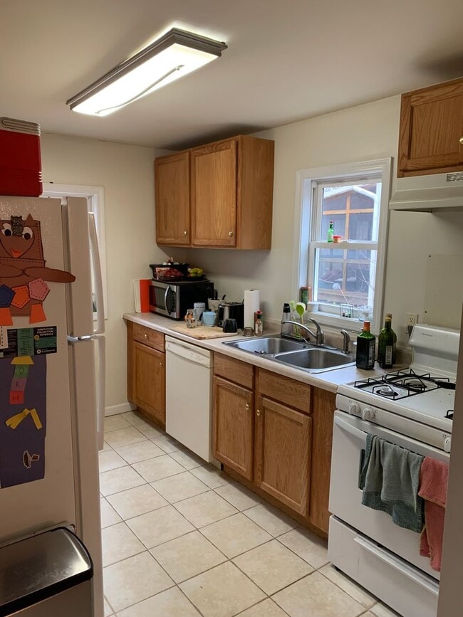 Building Photo - 1 bedroom, 1 bath home - Available August 2026!