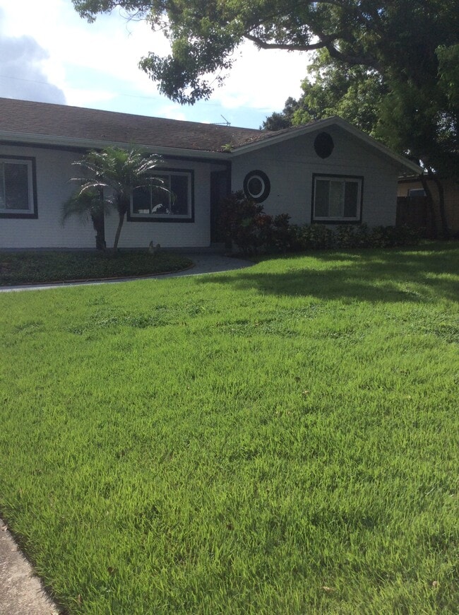 Primary Photo - 1401 Silverstone Ave