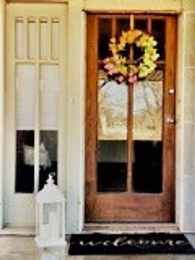 Building Photo - 2 bedrooms with sunroom, 1 bath , spacious...