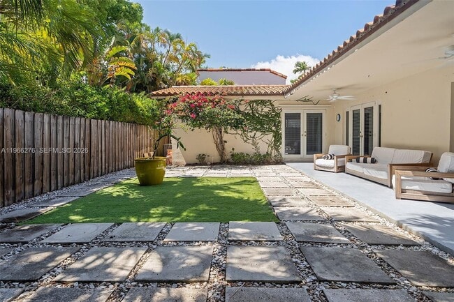 Building Photo - 5830 Pine Tree Dr