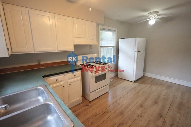 Building Photo - 2559 Sweetser Ave
