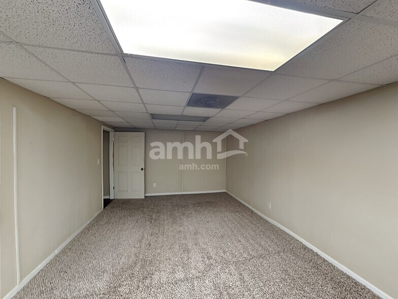 Building Photo - 76 Yellowstone Ln