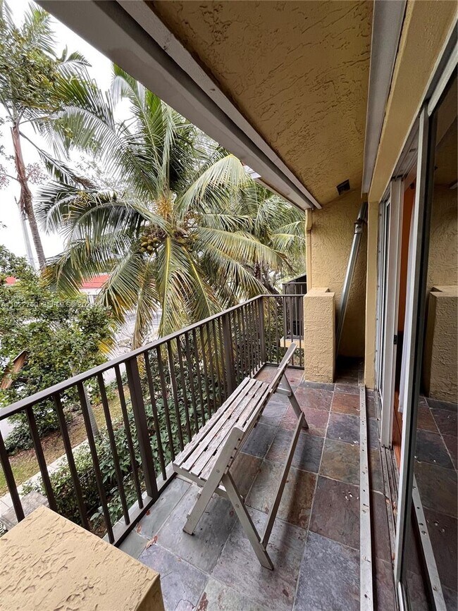 Building Photo - 730 NE 90th St