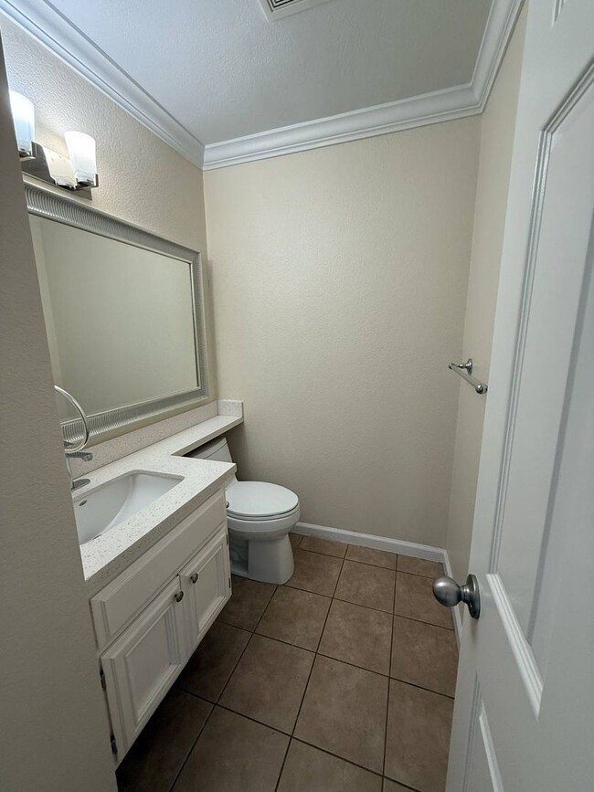Building Photo - Stylish Redwood Shores Home with Vaulted C...