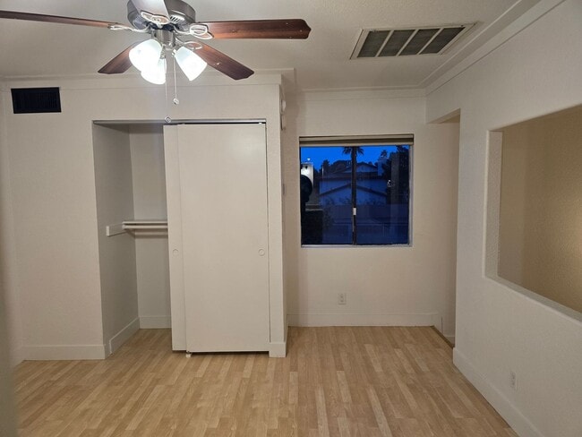 Building Photo - LOFT BEDROOM, 1.5 BATHS WITH ATTACHED 1 CA...